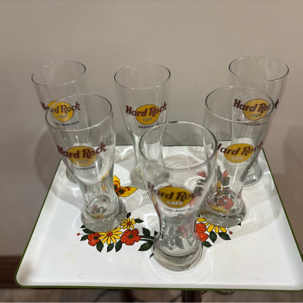 Hard Rock Cafe Clear Pint Glasses with Yellow and Brown Logo (Set) - Picture 2 of 9